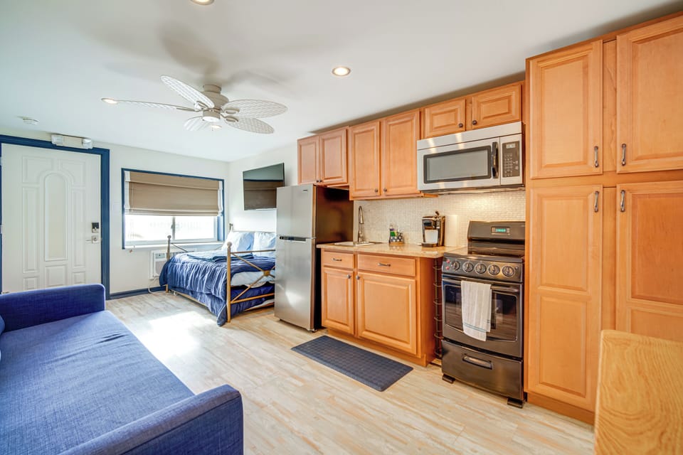 Studio | Kitchenette | Keurig Coffee Maker | Dishware & Flatware