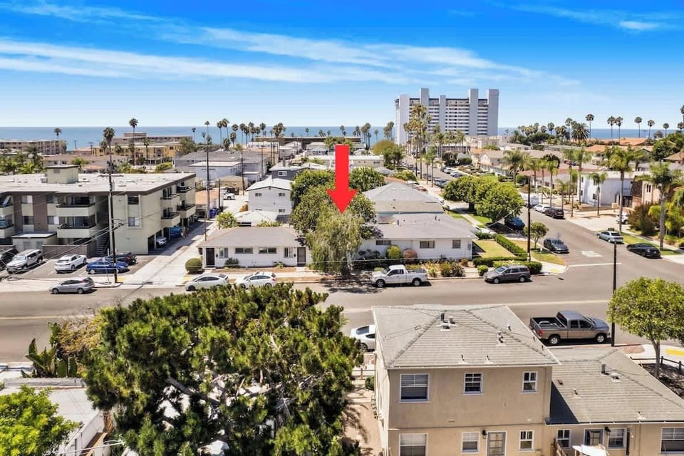 Unbeatable location! Close to all the beaches, downtown, and so much more!