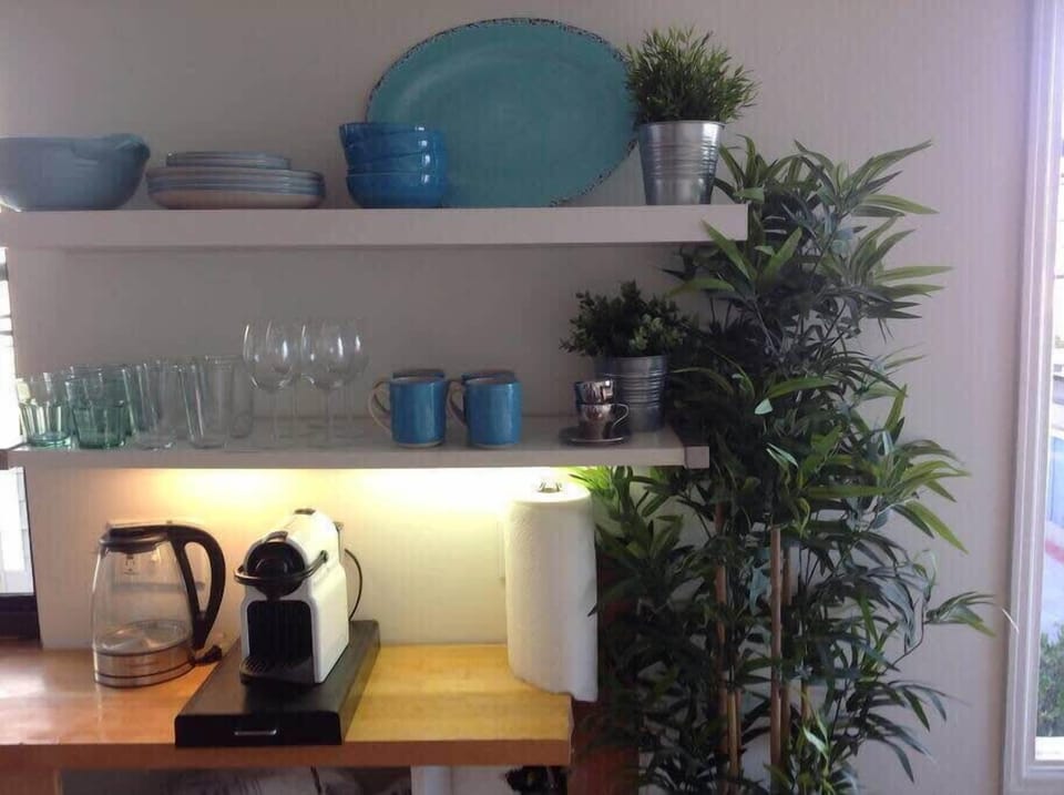Well stocked kitchen with Keurig machine and  coffee pods provided.