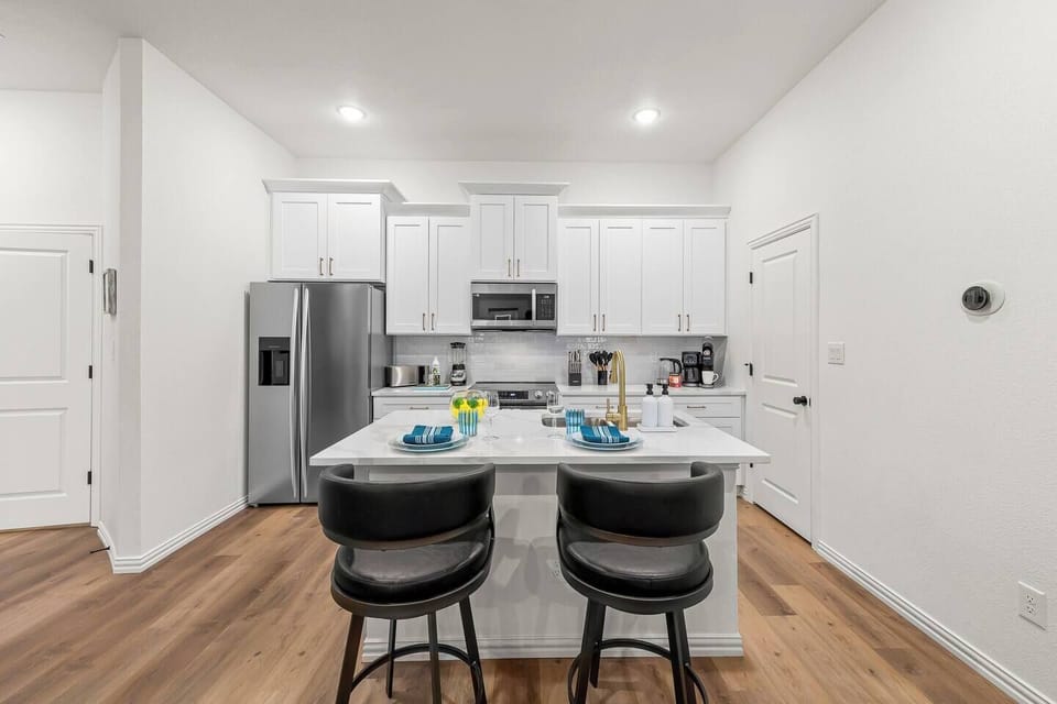 Fully Equipped Kitchen: Modern appliances, including a double-door fridge, oven, stovetop, microwave, and dishwasher.