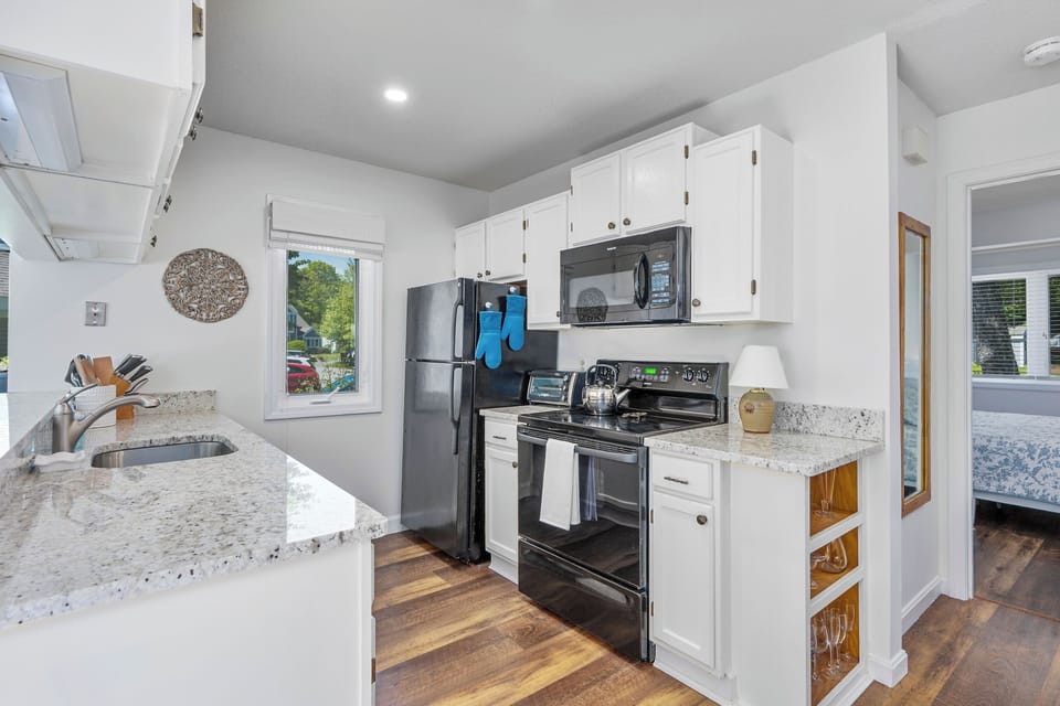 Fully equipped Kitchen with granite counters 