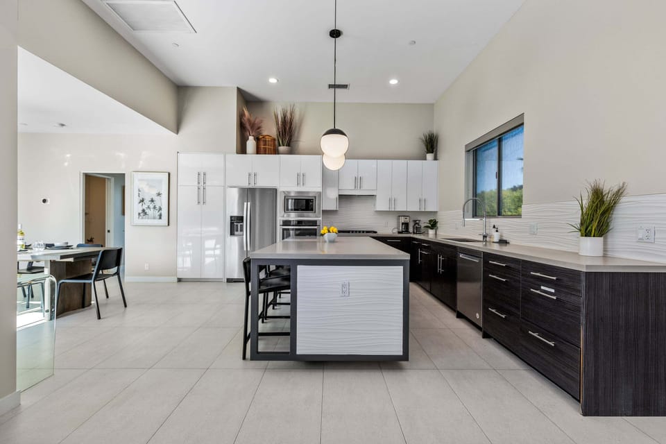Amazing spacious Chef's kitchen