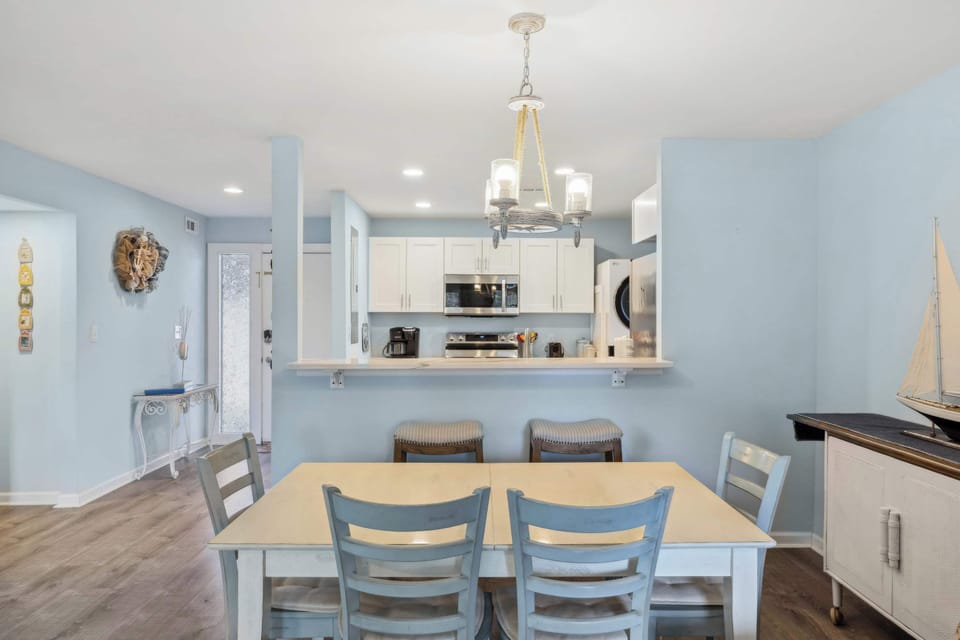 Dining table with seating for 6 and additional counter seating