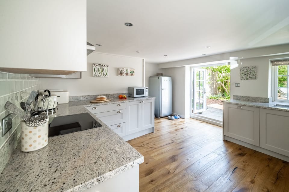 Ground floor: Well-equipped kitchen with modern appliances
