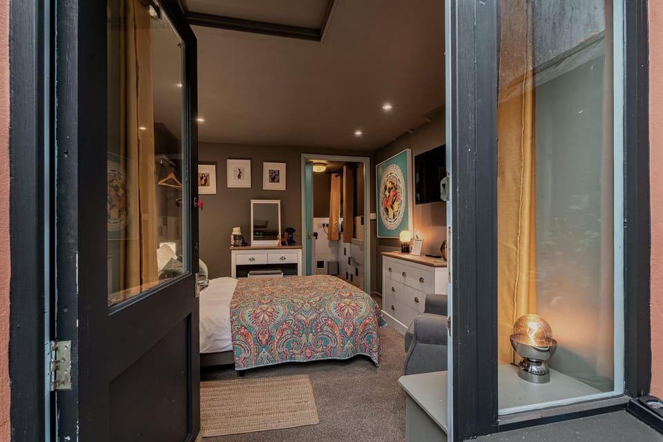 Paddons Lodge, Paddons Row, Tavistock - a charming stay in the heart of Tavistock.