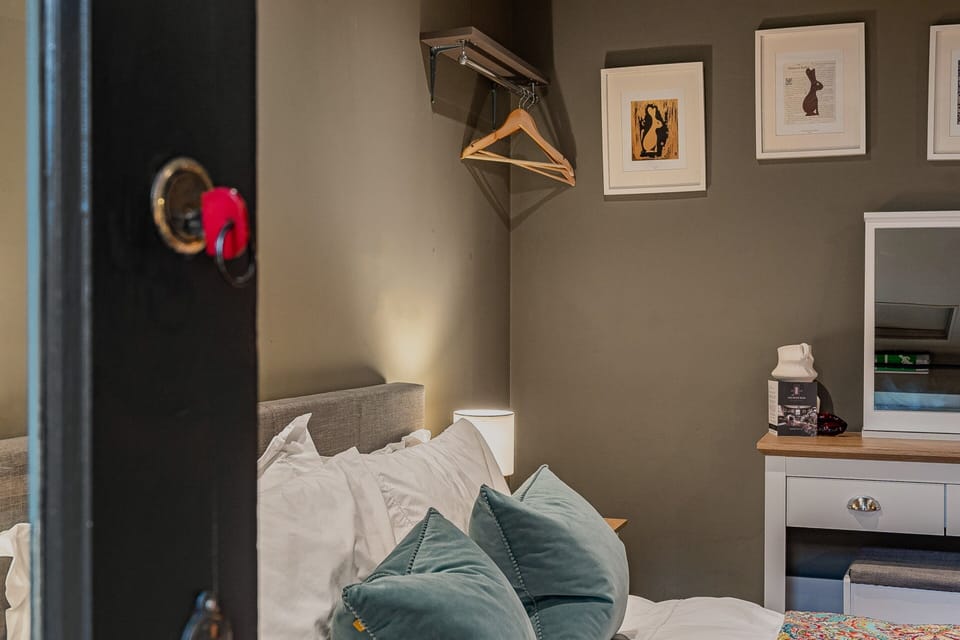 Paddons Lodge, Paddons Row, Tavistock - a charming stay in the heart of Tavistock.