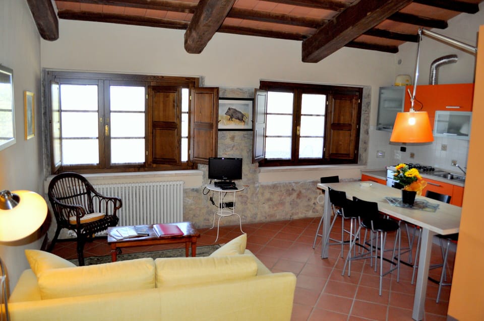 La Carraia - living room and kitchen