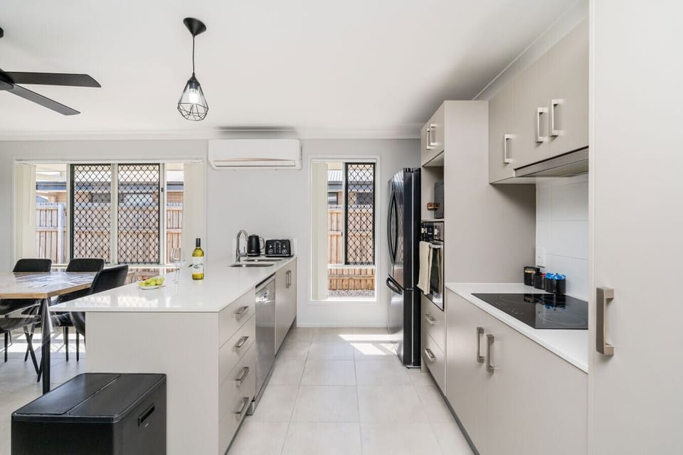 Fulll kitchen awaits you!