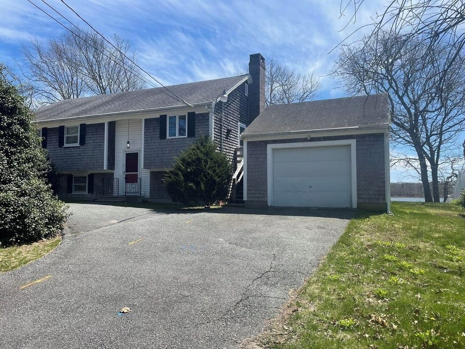 Front of house. Driveway 