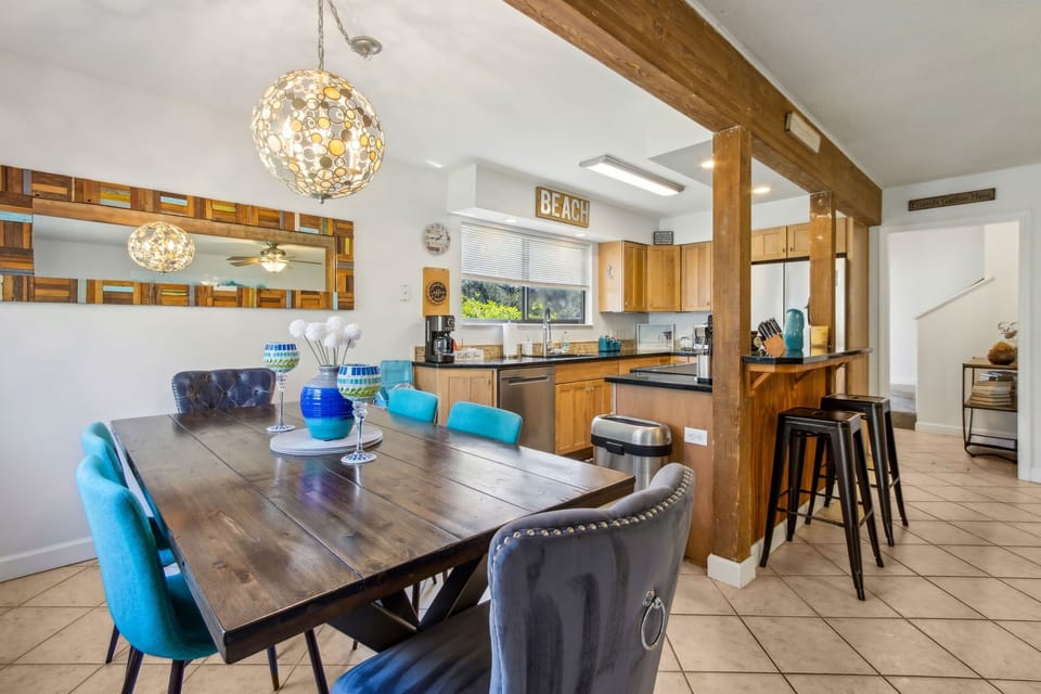 M4 Forest Ridge Dining Area and Breakfast Bar