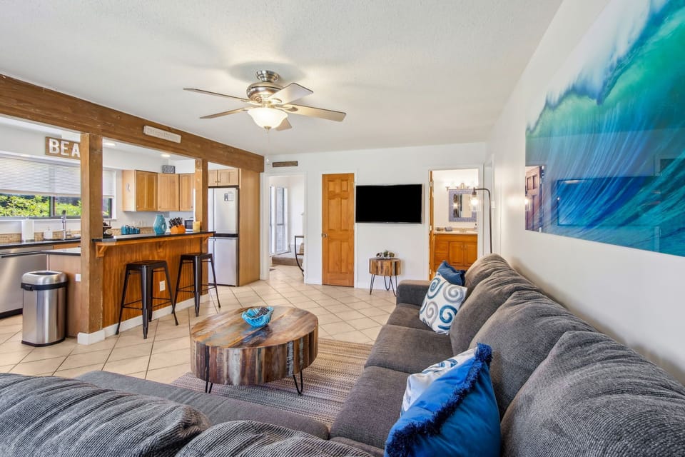 M4 Forest Ridge Living Area and Breakfast Bar 2