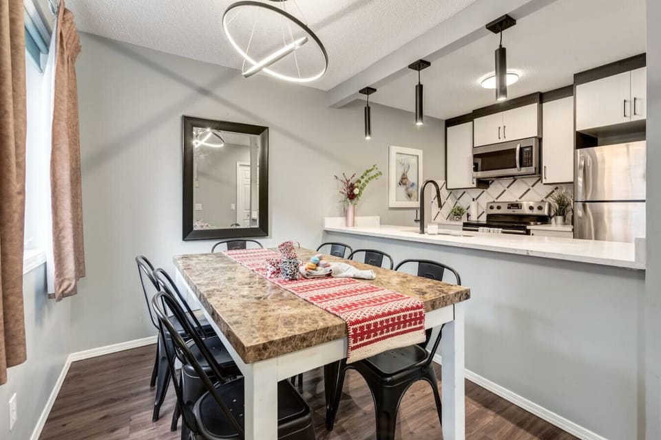 Dining room has seating for 7.