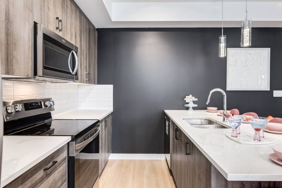 Lots of counter space to prepare meals.