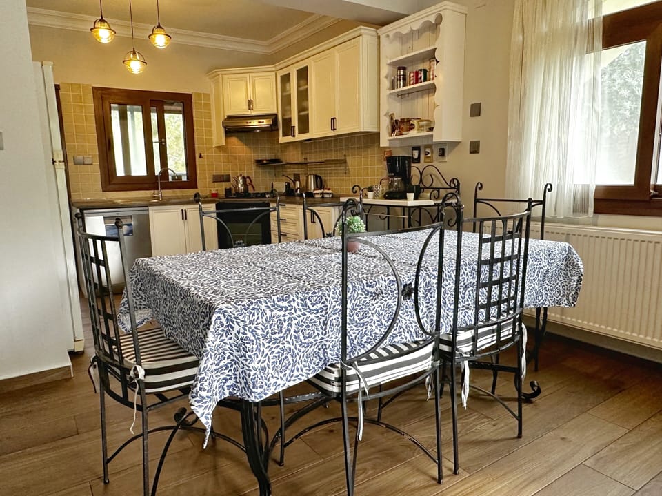 Kitchen and dining area