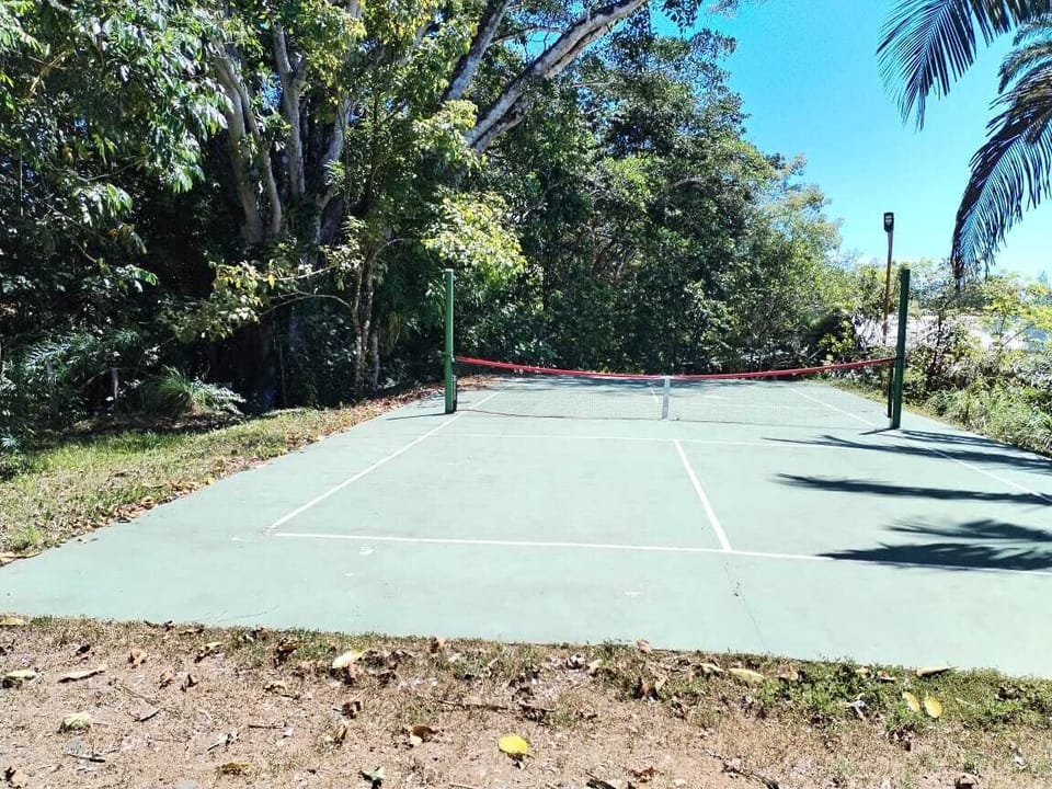 Volleyball, tennis court