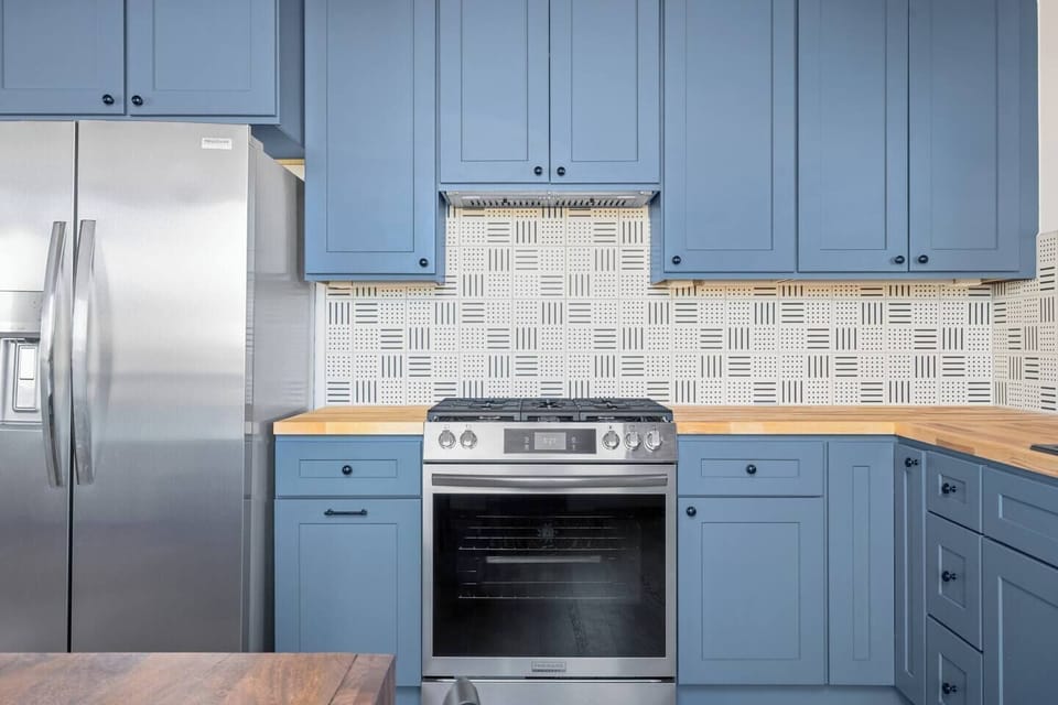 This home has full-sized appliances and is well-appointed with cooking equipment.  We even include items such as instant thermometers and citrus juicers to make sure you have all the comforts of home.