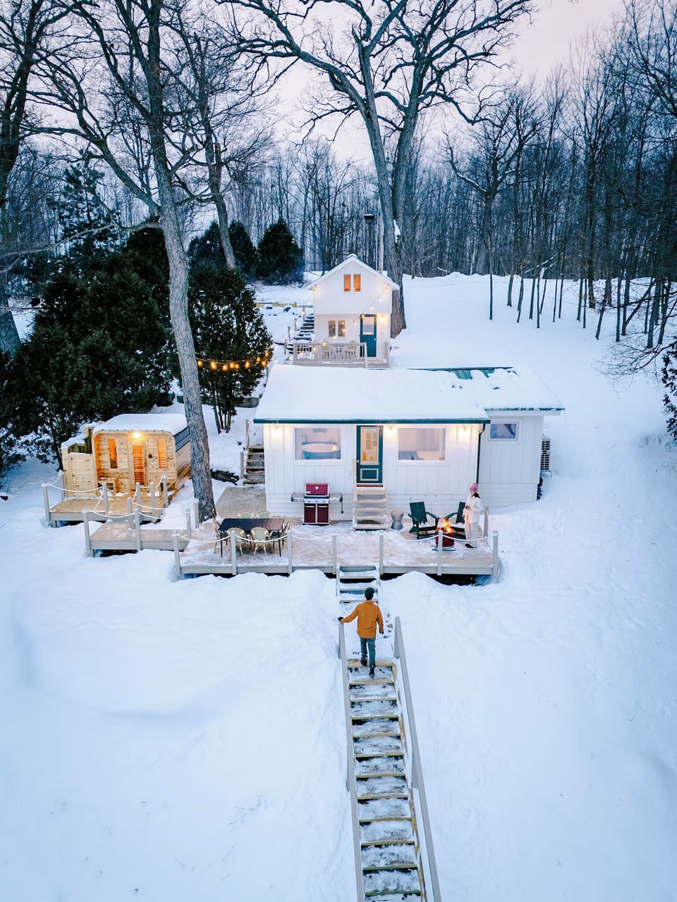 Year-round lakeside treehouse
