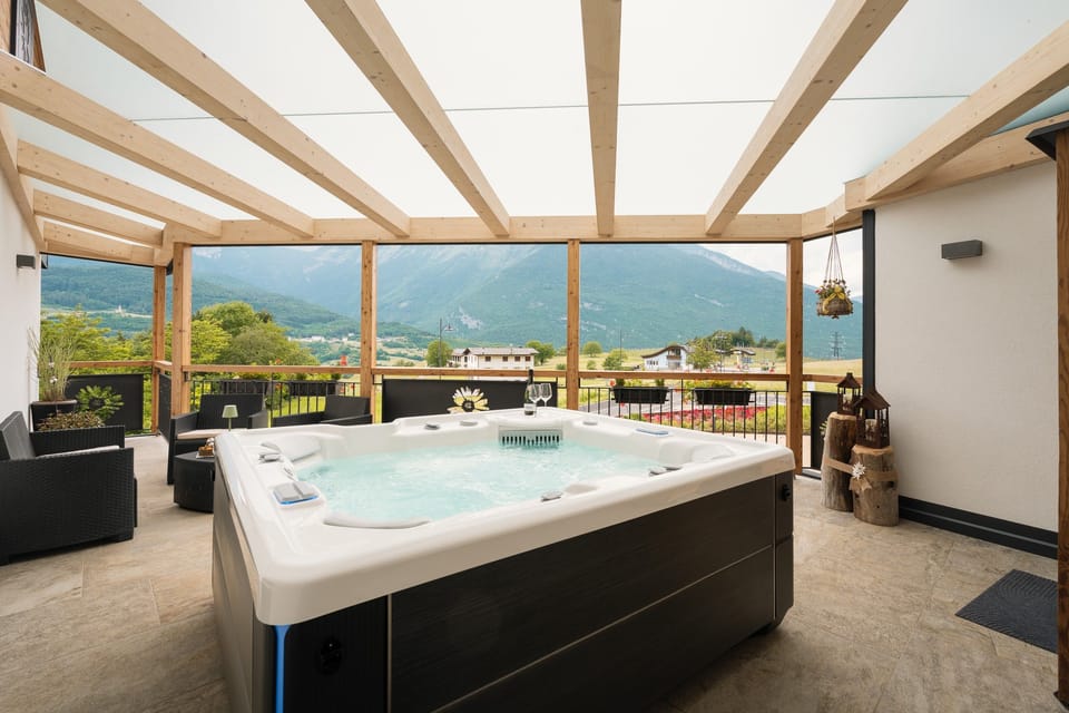 Indoor spa tub