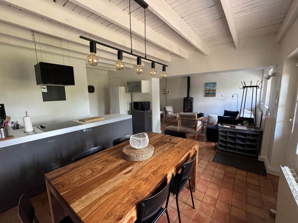 cuisine-equipee-location-maison-vacances-charly-proche-lyon