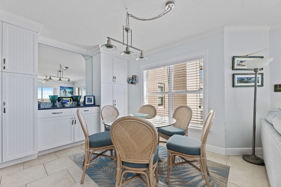 Dining room table that seats 6.
