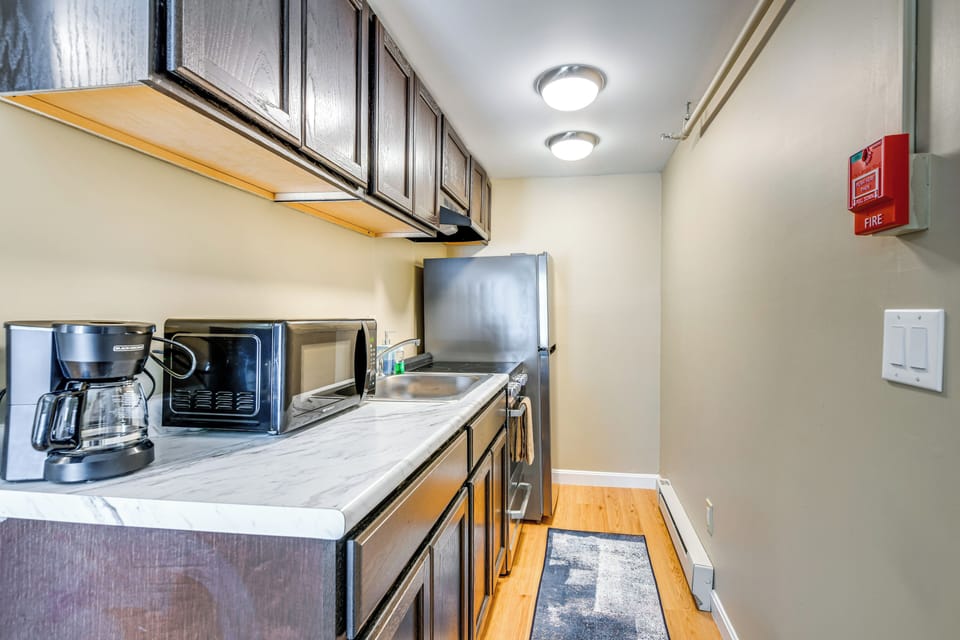 Kitchen | Drip Coffee Maker | Microwave | Stove/Oven