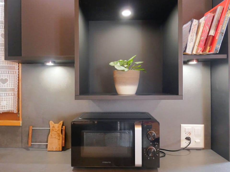 Shelving, Shelf, Kitchen Appliance, Interior Design, Home Appliance, Small Appliance, Room, Coffeemaker, Kitchen