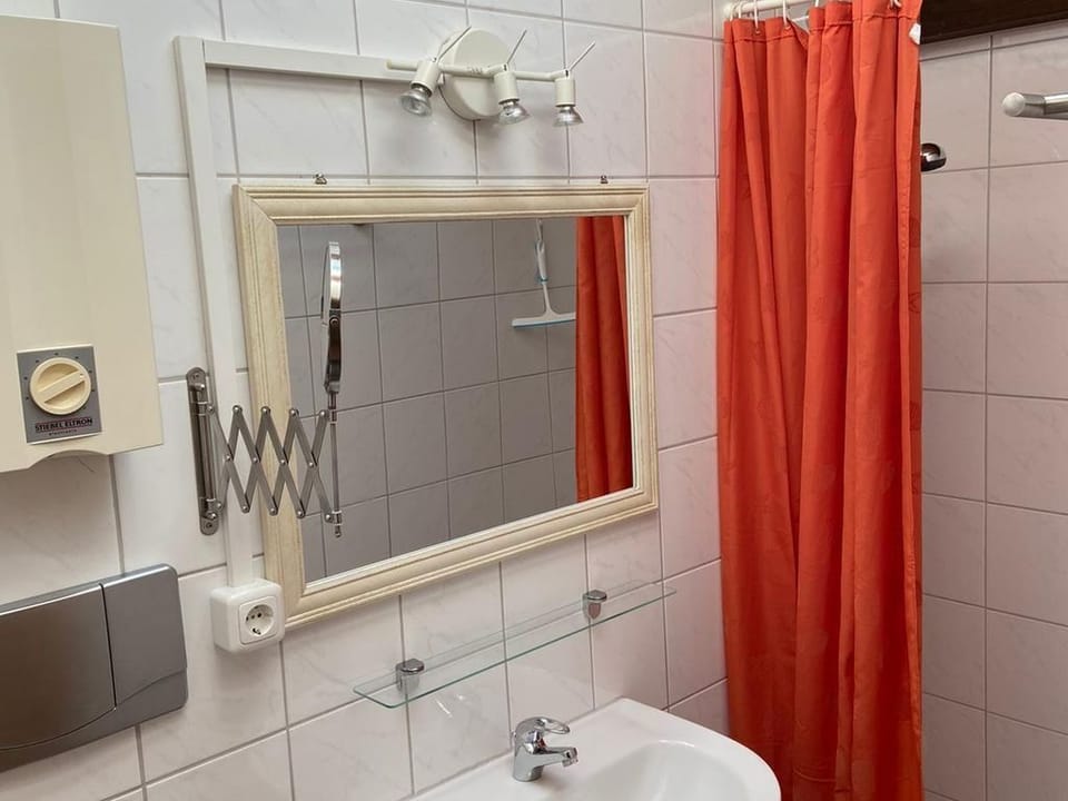 Vacation homes Fedderwardersiel Am Yachthafen 93 - Fedderwardersiel Am Yachthafen House in Butjadingen