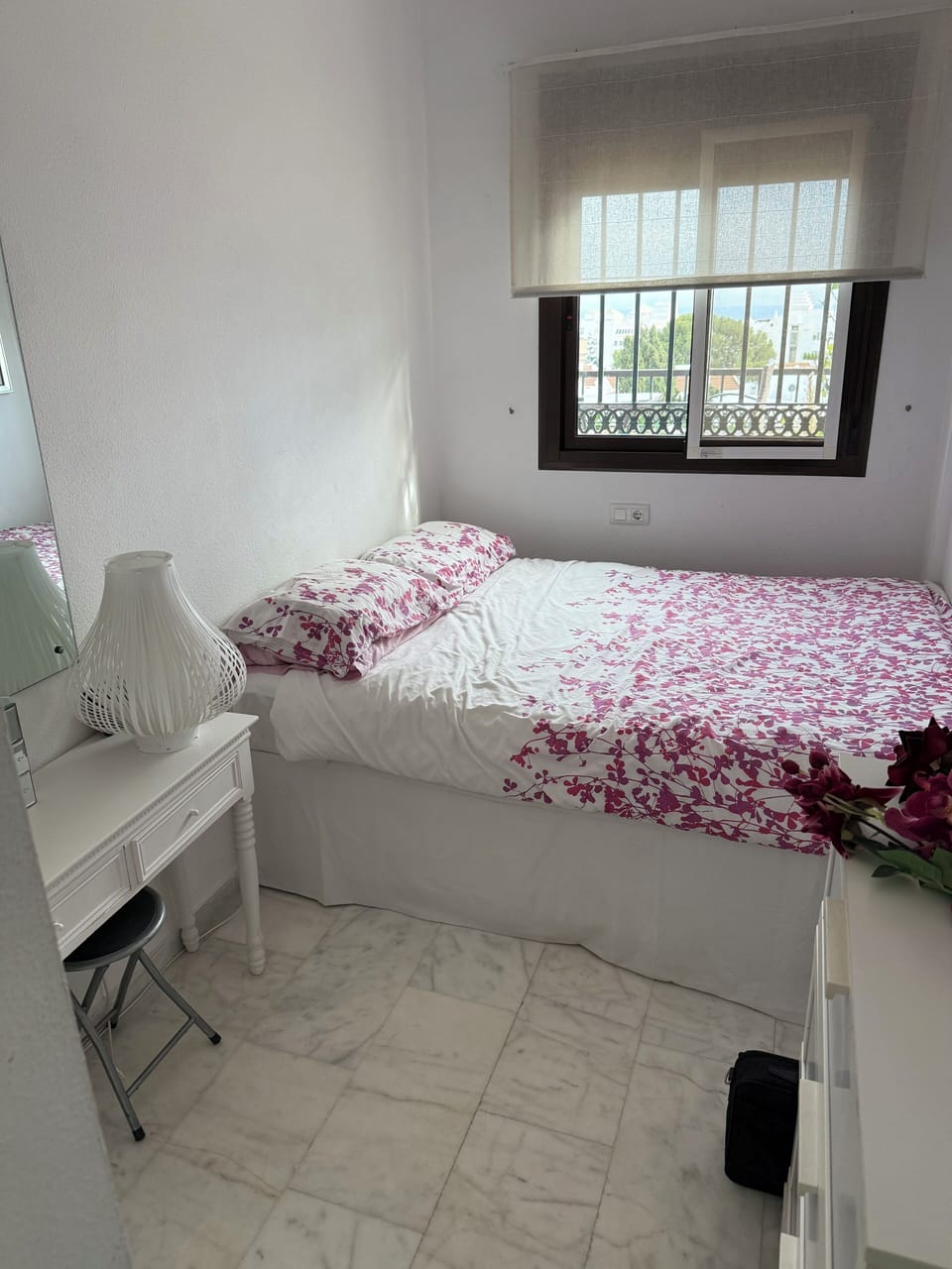 Second bedroom (bed is now turned 90 degrees)