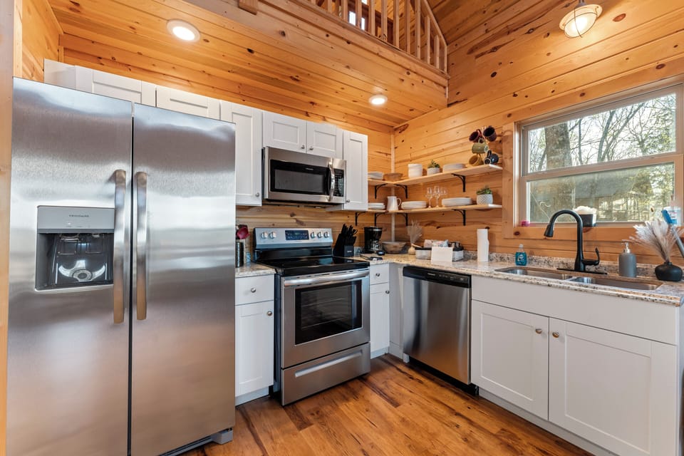 Cabin 2 - Wood Bison - Kitchen
