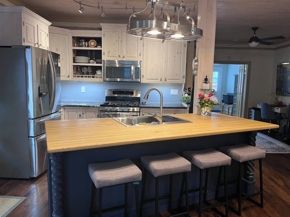 Well stocked kitchen with breakfast bar and seating for 4.