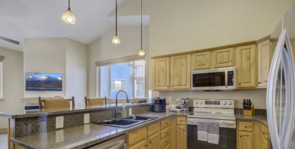 The perfect Kitchen Suite with King bed, full kitchen & bath, laundry.