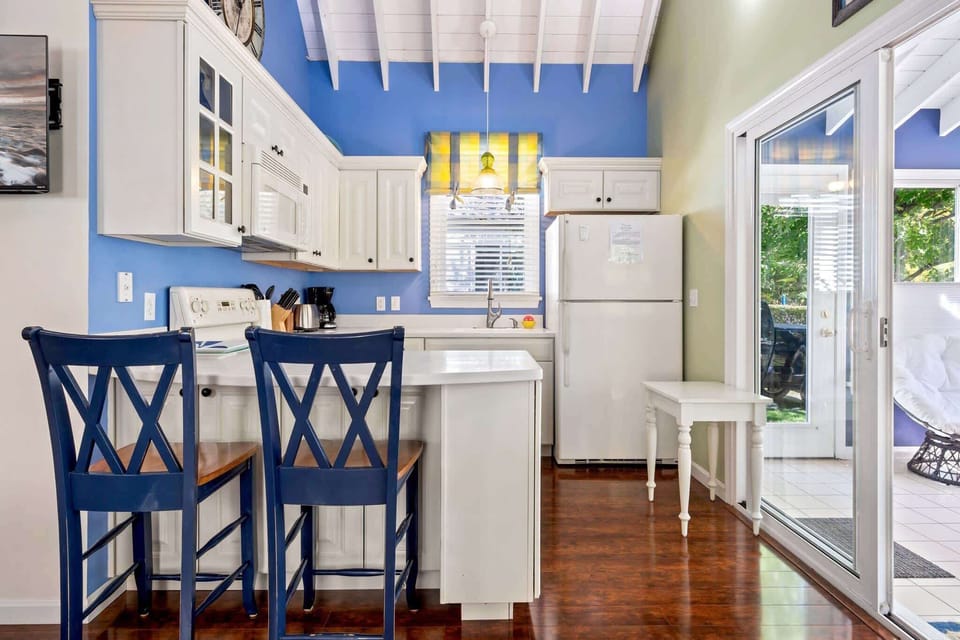 Charming cottage kitchen with seating for 2