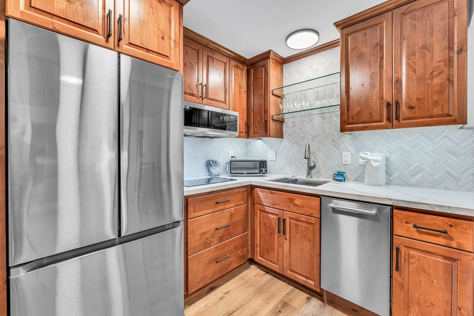 Kitchen 2: Full kitchen