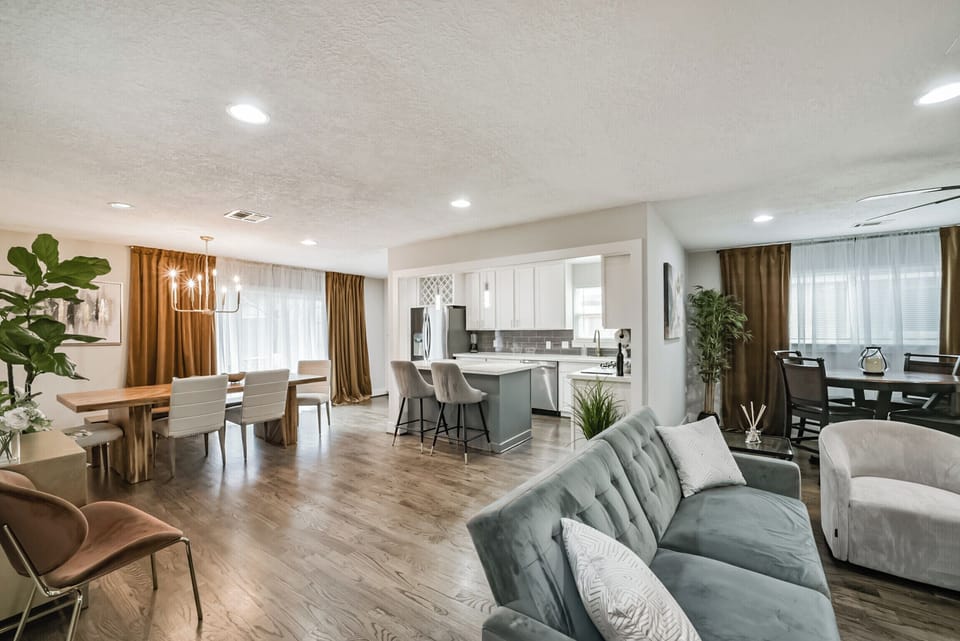 Unwind in the open-concept living room, featuring a sofa, smart TV, and a cozy reading nook. Ideal for gatherings, with board games and ample seating, creating a welcoming space for everyone to relax and connect.