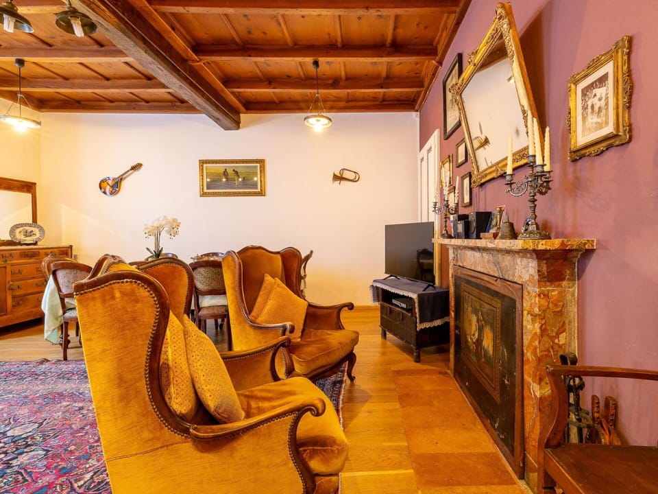 Interior Design, Furniture, Wall, Flooring, Wood, Ceiling, Floor, Room, Picture Frame, Lighting