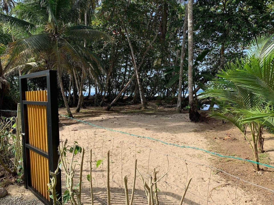 Direct access to the beach