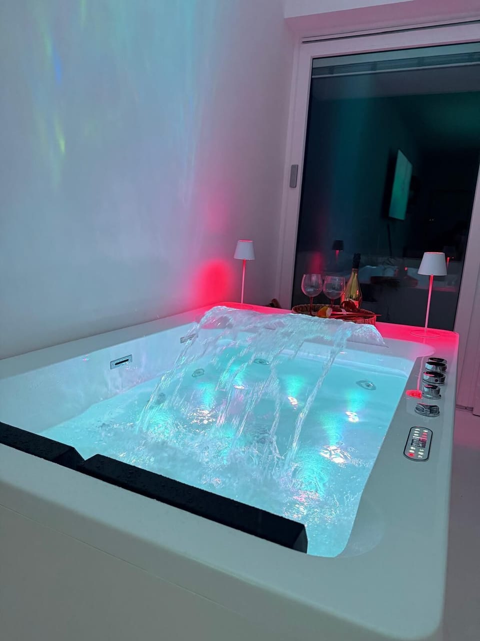 Indoor spa tub