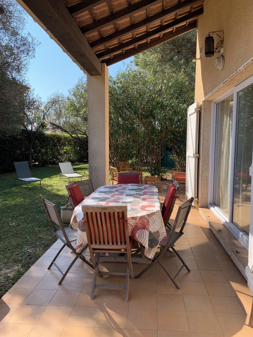 Outdoor dining