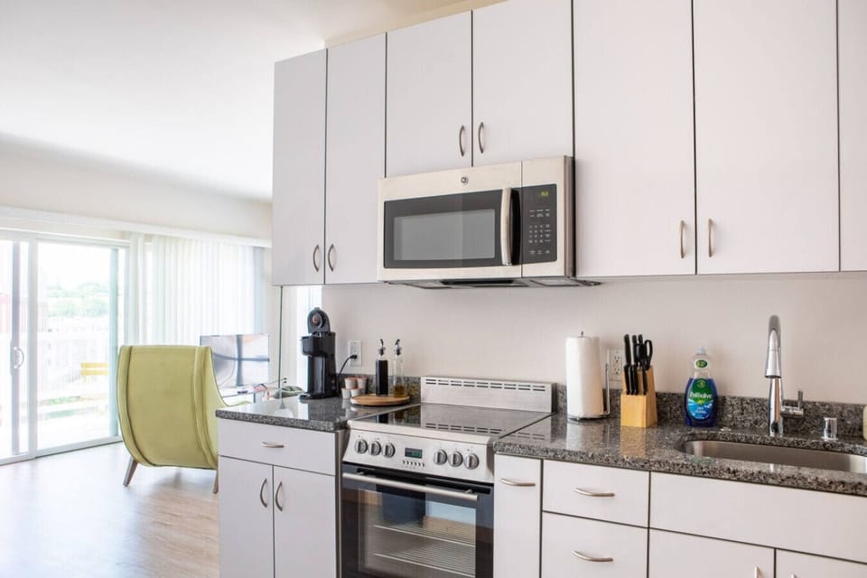 Full kitchen
