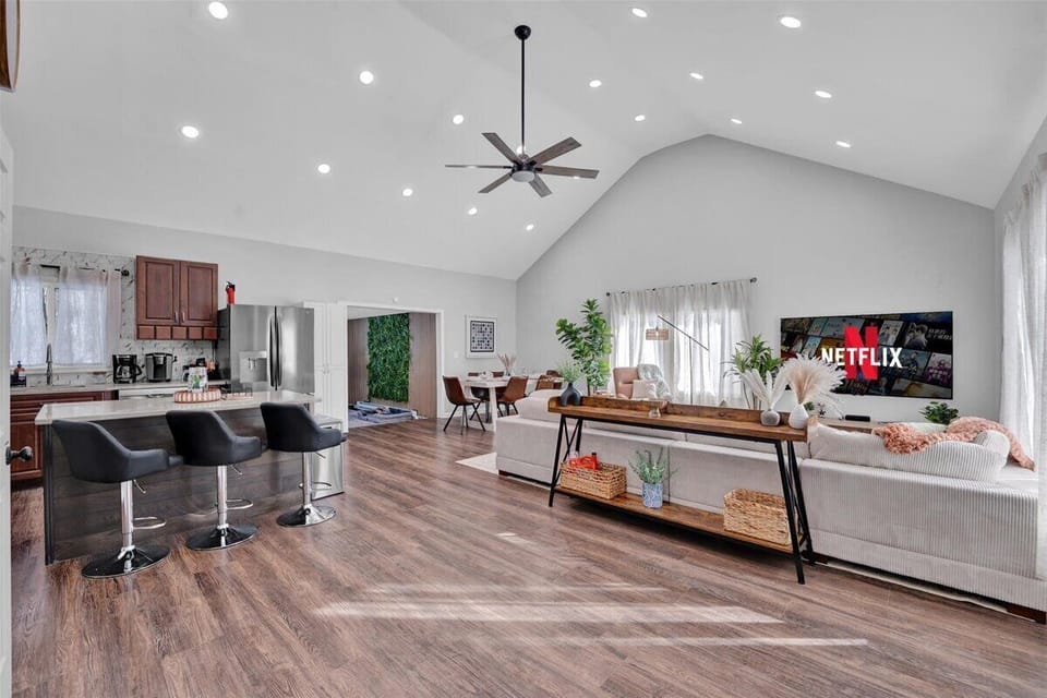 Enjoy a spacious open layout that allows you to spread out yet be together.