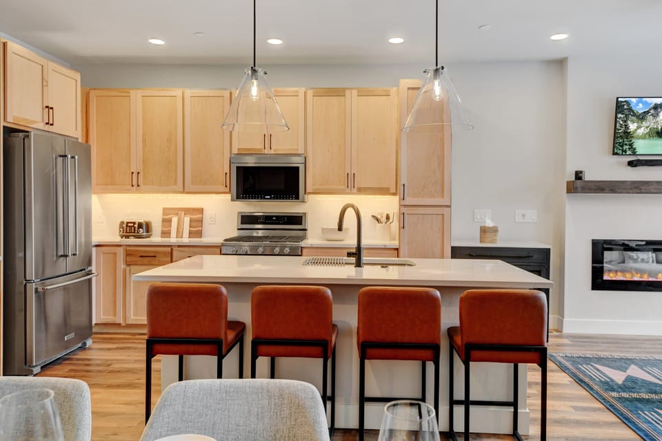 Kitchen Island with Seating for 4