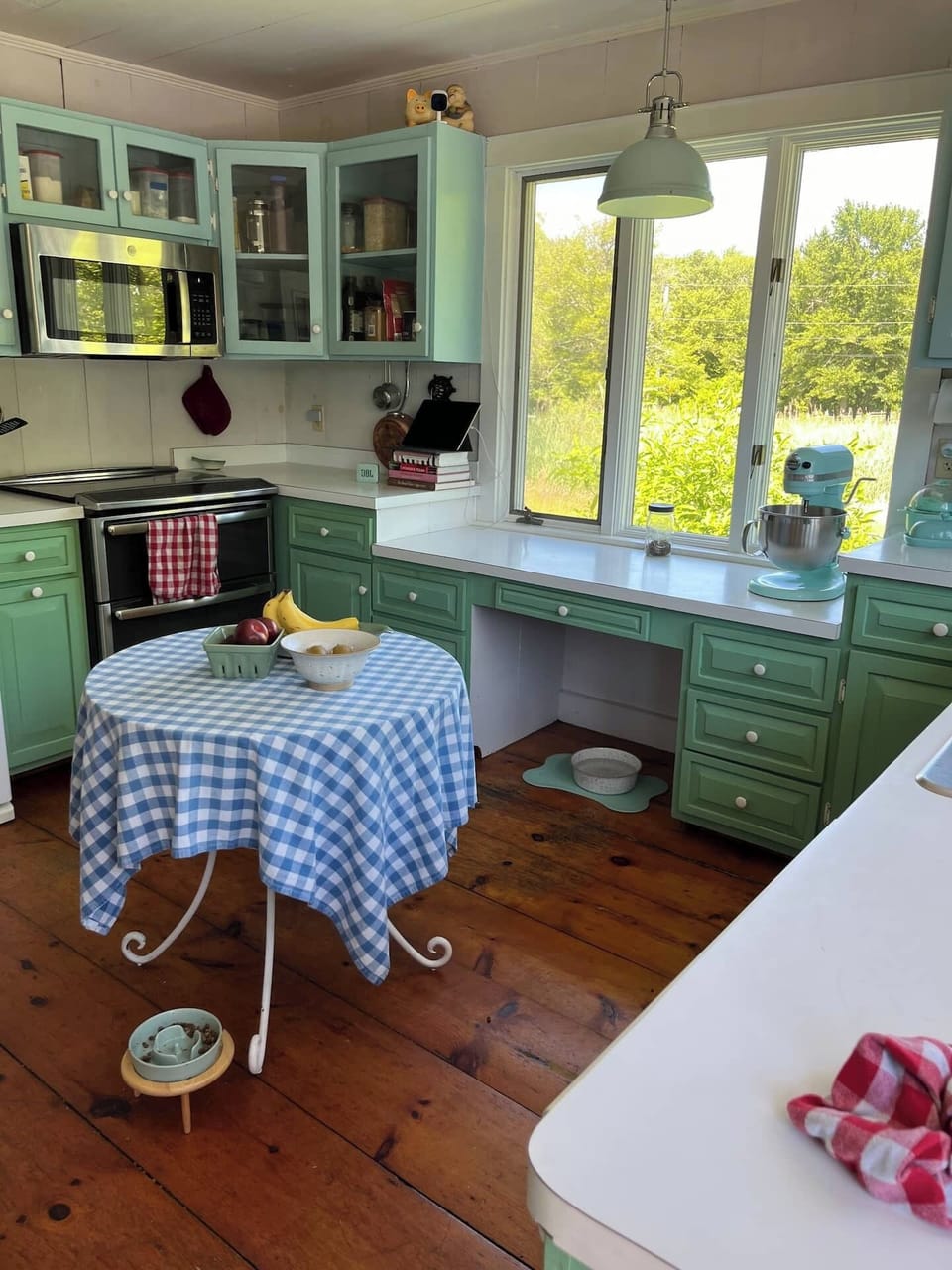 Fully equipped kitchen.