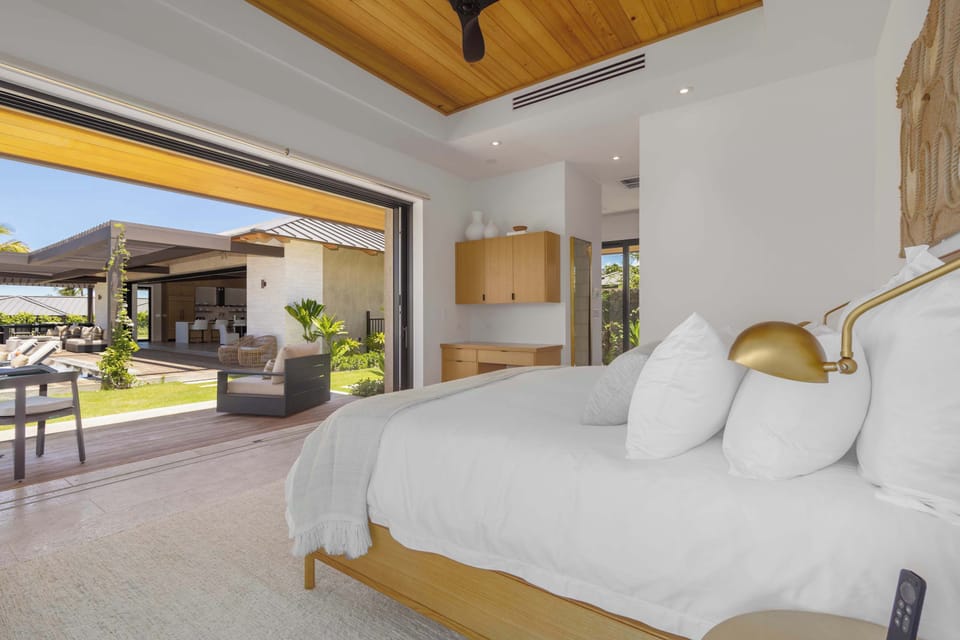The master pod also has a desk area and en suite to the right of the desk