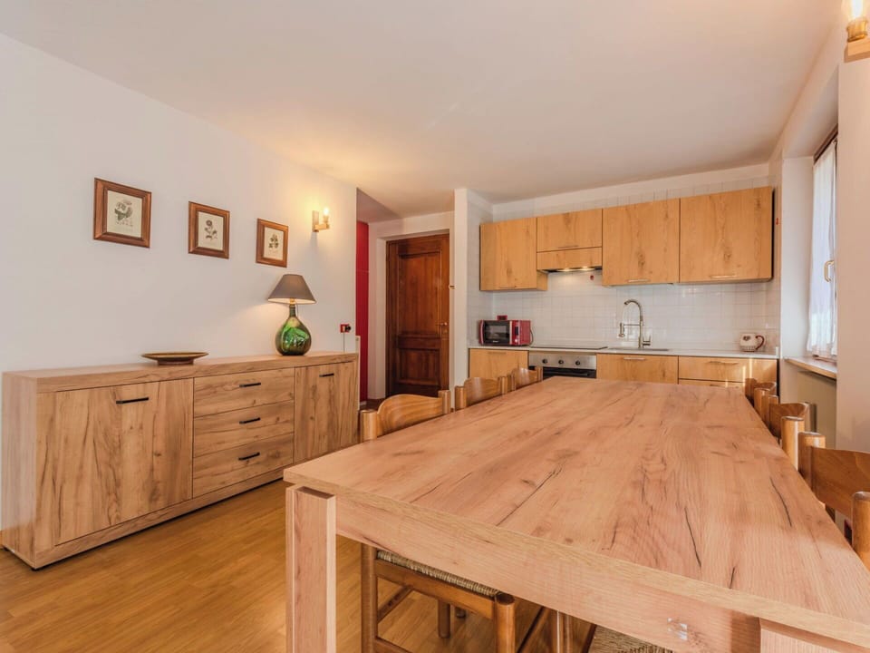 Furniture, Wood, Flooring, Interior Design, Ceiling, Floor, Wood Flooring, Cabinetry, Kitchen & Dining Room Table, Table