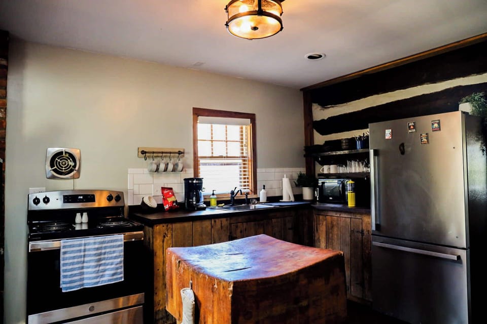 Well stocked kitchen with all the basics. 