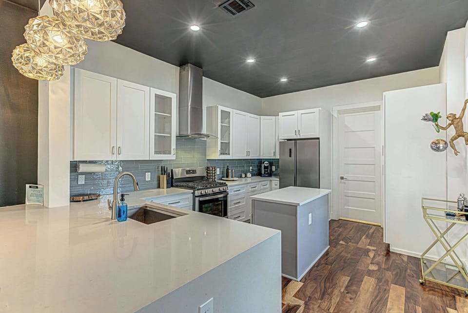 Fully equipped kitchen (Unit A)