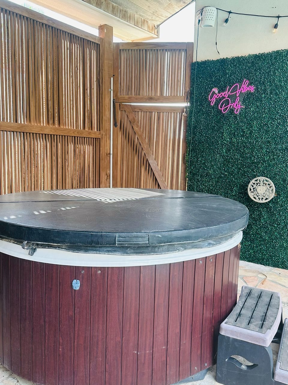 Outdoor spa tub