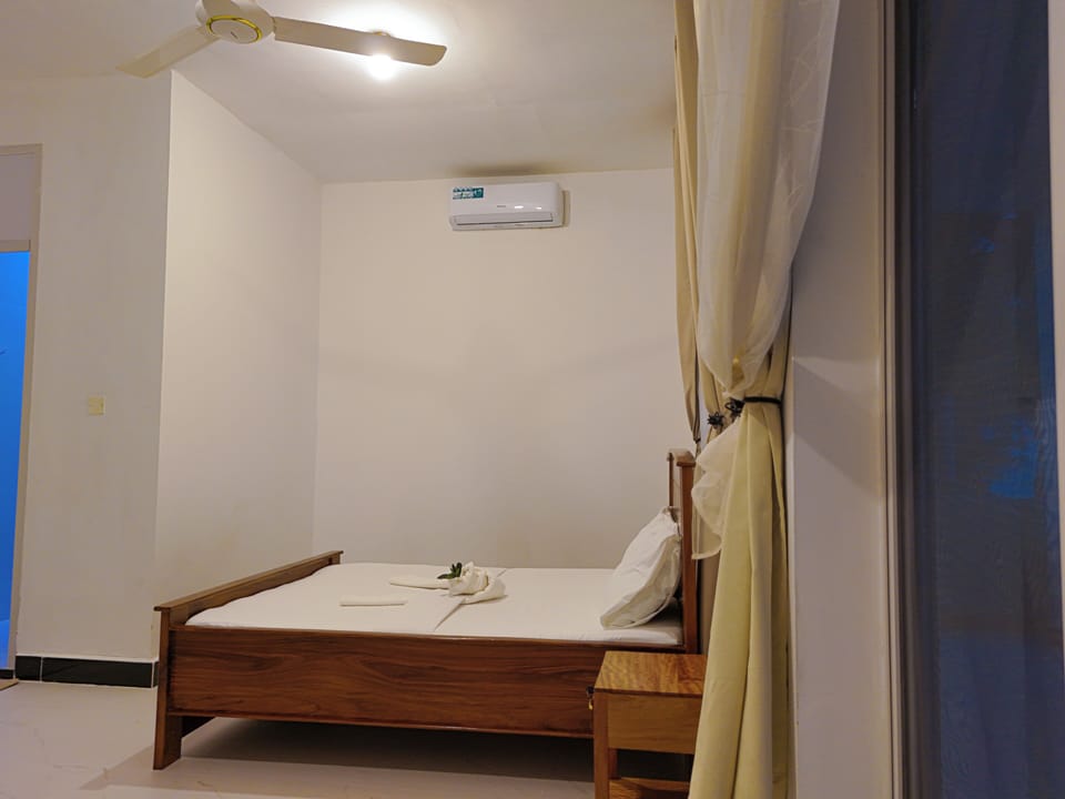 Ensuite AC bedroom with balcony and Indian Ocean views 🌊