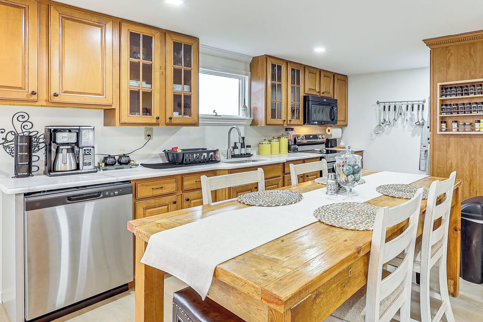 Kitchen & Dining Area | Dishwasher