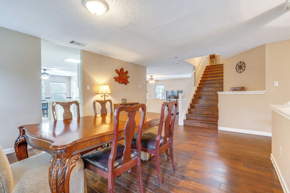 Dining Area | 1st Floor | Dishware/Flatware | Trash Bags/Paper Towels